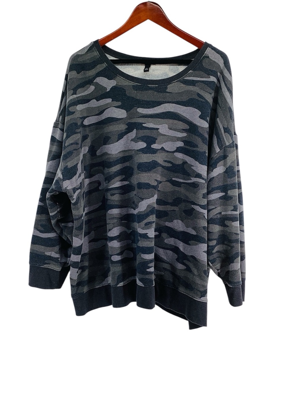 🐷 Torrid Camo Long Sleeve Sweatshirt, Size 4